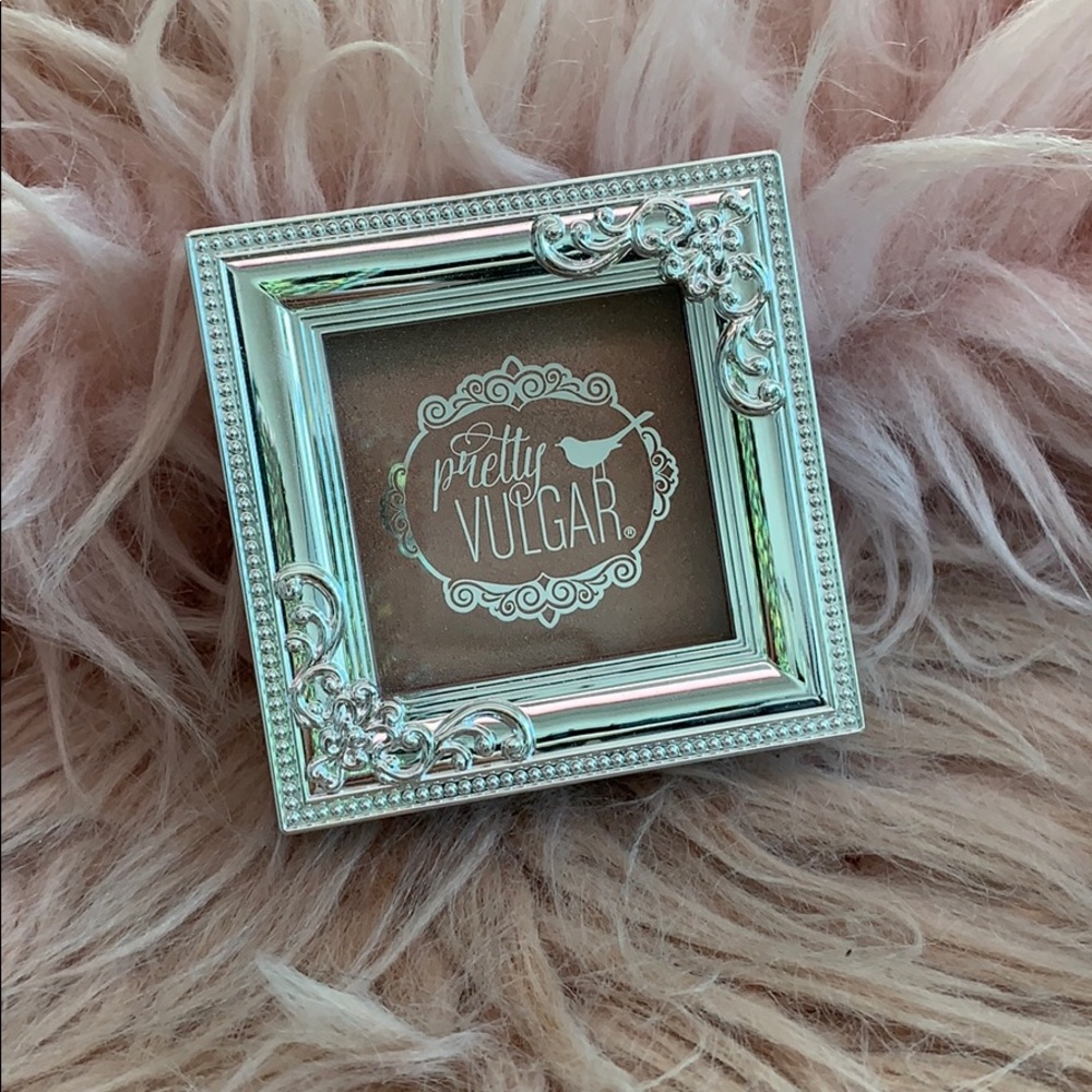 Pretty Vulgar Shimmering Swan Glow Up Highlighter